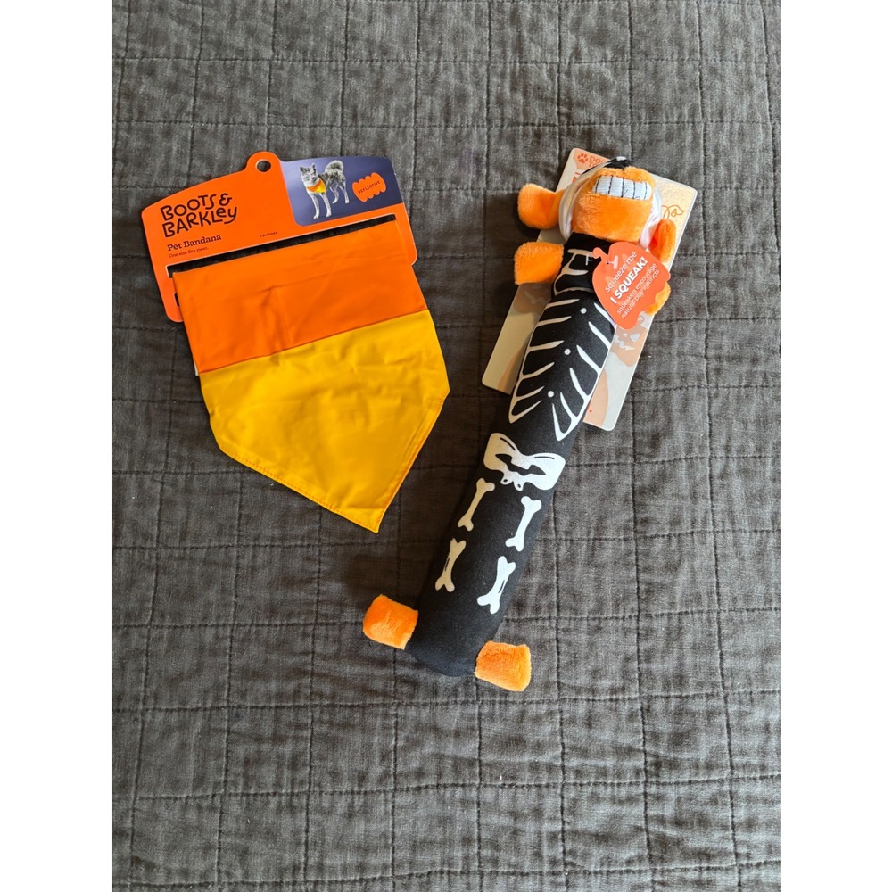 Boots & Barkley Halloween Pet Bandana Reflective & Squeaky Skeleton Dog Toy Set